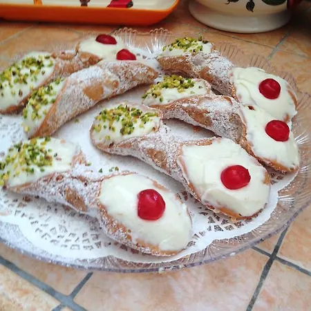 A Due Passi Dal Mare Bed & Breakfast *