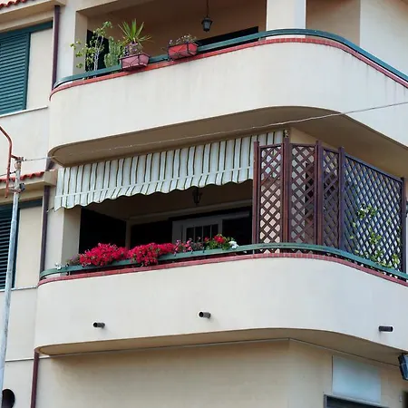 A Due Passi Dal Mare Bed & Breakfast *