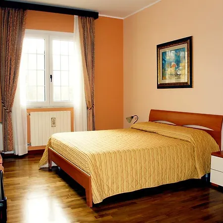 A Due Passi Dal Mare Bed & Breakfast *
